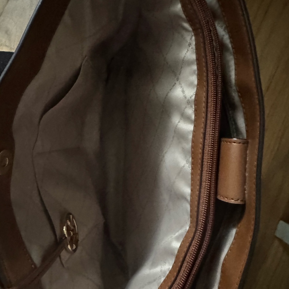 Michael Kors White Logo Tote with Brown Trim and Matching Wallet Set - Picture 11 of 13